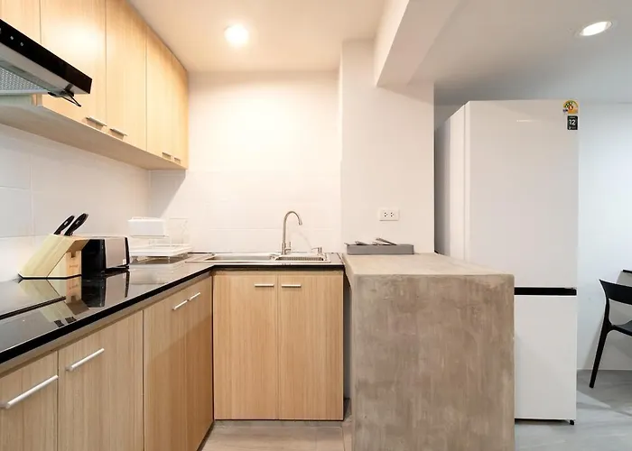 Townhouse 36 In Pratunam Soi Ratchaprarop 10 *