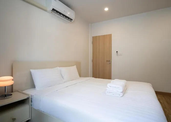 Townhouse 36 In Pratunam Soi Ratchaprarop 10 曼谷