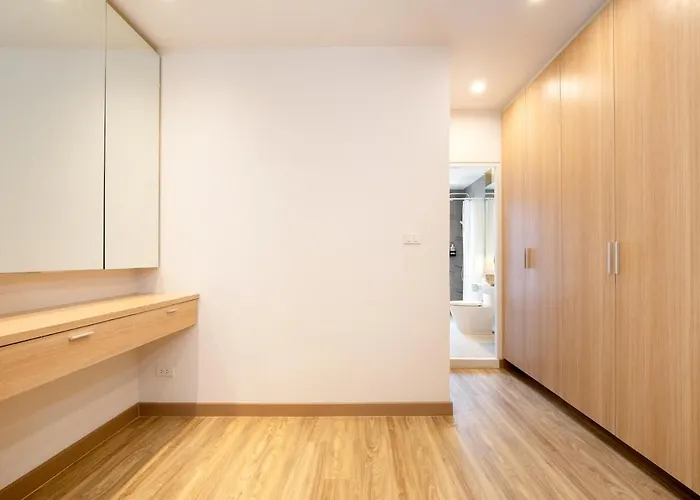 公寓 Townhouse 36 In Pratunam Soi Ratchaprarop 10 *