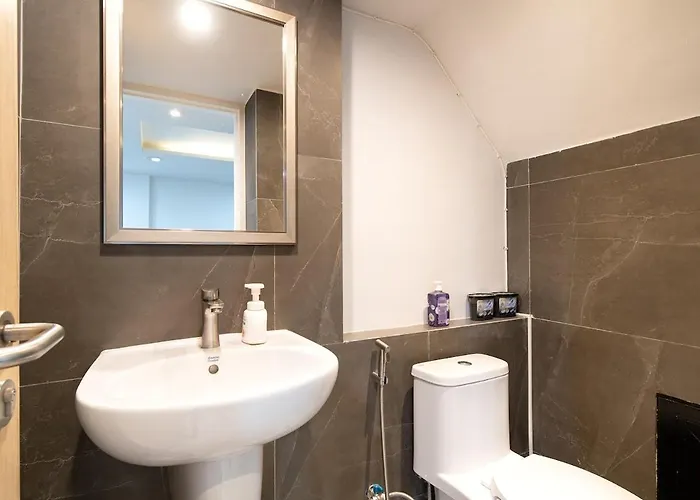 Townhouse 36 In Pratunam Soi Ratchaprarop 10 曼谷