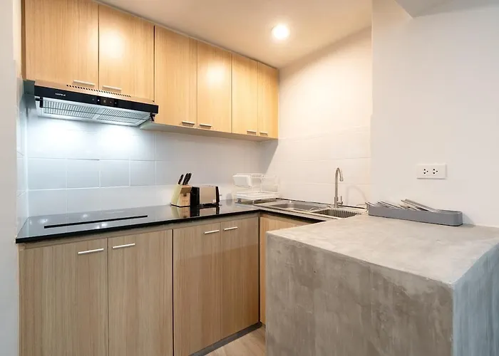 Townhouse 36 In Pratunam Soi Ratchaprarop 10 *