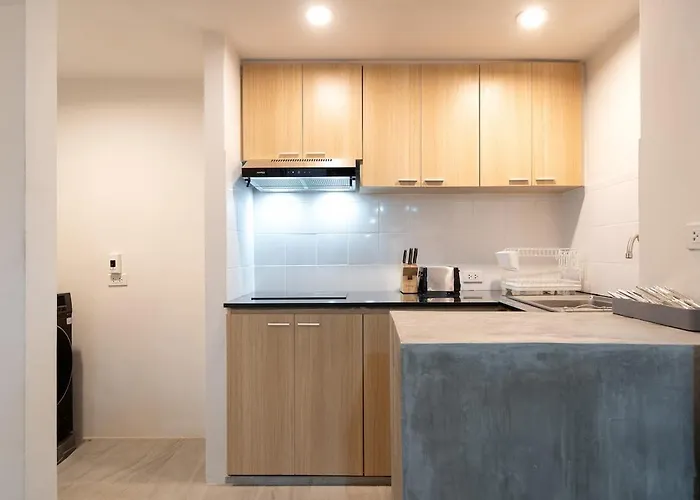Townhouse 36 In Pratunam Soi Ratchaprarop 10 * 曼谷