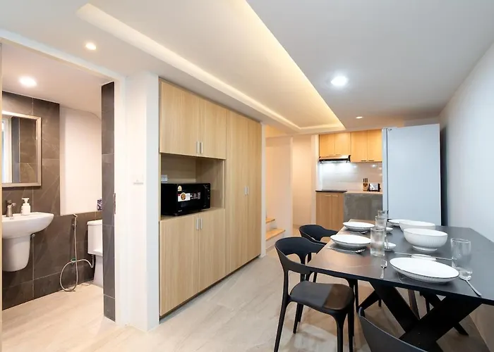 Townhouse 36 In Pratunam Soi Ratchaprarop 10 *
