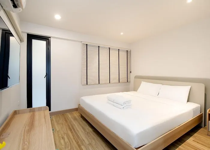 公寓 Townhouse 36 In Pratunam Soi Ratchaprarop 10 *
