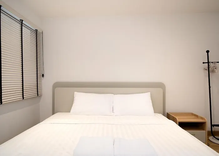 Townhouse 36 In Pratunam Soi Ratchaprarop 10 曼谷
