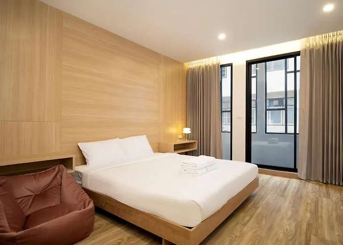 公寓 Townhouse 36 In Pratunam Soi Ratchaprarop 10 *