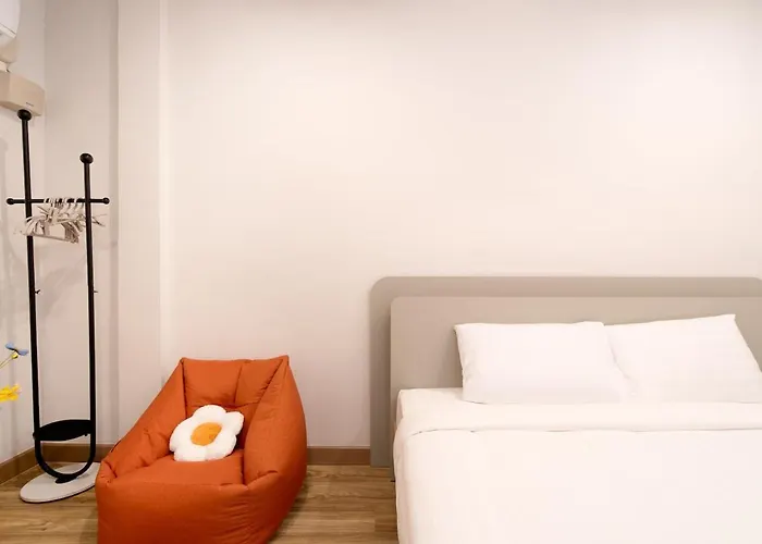 Townhouse 36 In Pratunam Soi Ratchaprarop 10 *