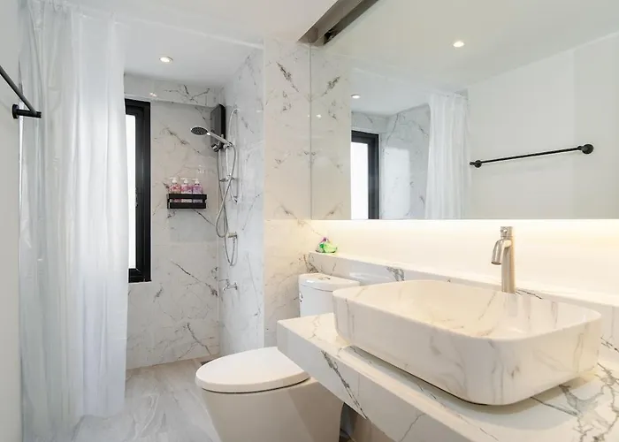 Townhouse 36 In Pratunam Soi Ratchaprarop 10 *