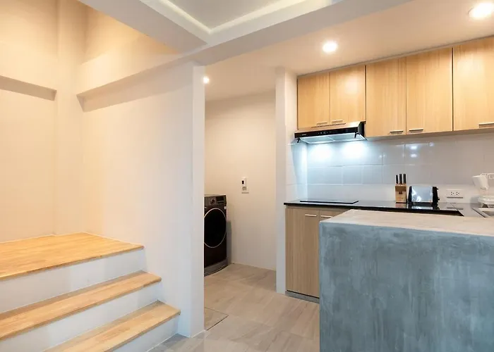 公寓 Townhouse 36 In Pratunam Soi Ratchaprarop 10 *